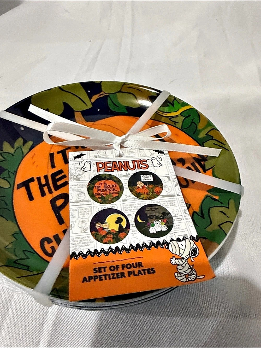 Peanuts Great Pumpkin Charlie Brown Halloween Appetizer Plates Set of 4 NWT